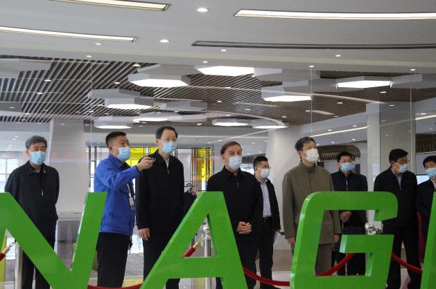 全国人大常委会副委员长艾力更・依明巴海到三亿通州项目开展科普法执法检查